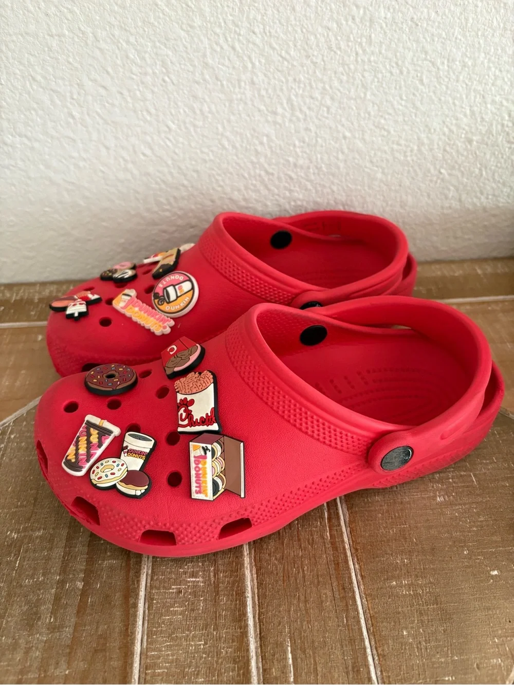 Crocs Kids Red Clog Sandals Fun Charms Chick-fil-A Dunkin Donuts Size Youth 4